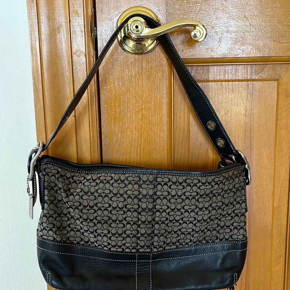 Coach Authentic Signature shoulder bag with tassel!